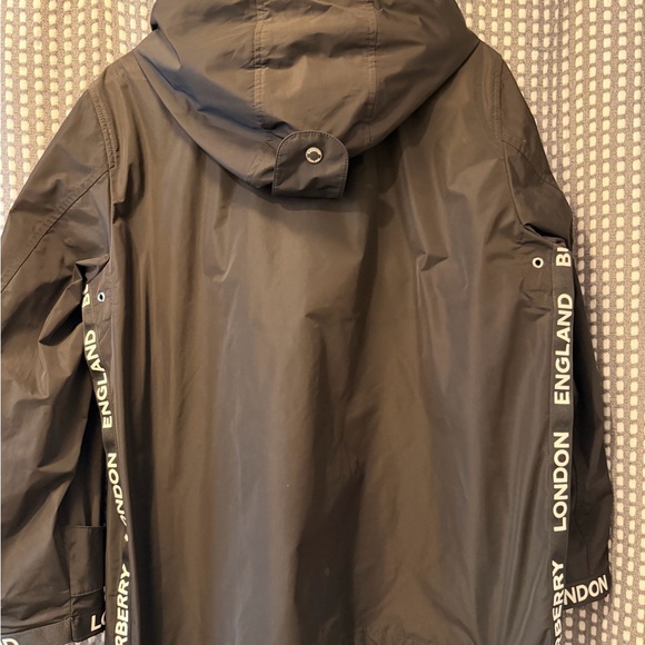 Burberry Nylon Raincoat EUC- US Size 14 OFFERS ACCEPTED - Picture 10 of 12